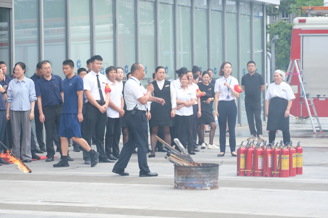 以練促防，長房集團組織開展消防應(yīng)急演練